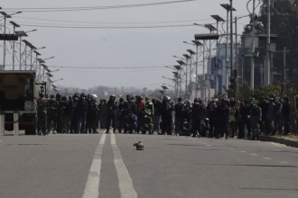 संसद भवन अगाडि भेटिएको शङ्कास्पद प्रेसरकुकरभित्र कागज र इँँटाका टुक्रा 